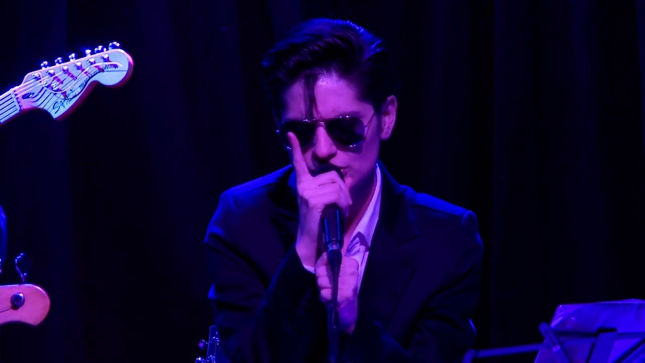 4 out of 5 - Arctic Monkeys cover by The Turners