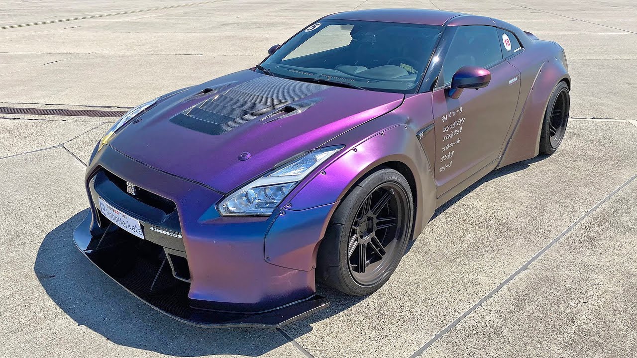 1000HP Liberty Walk Nissan GT-R R35 with Armytrix Exhaust! Drag Racing & Accelerations!