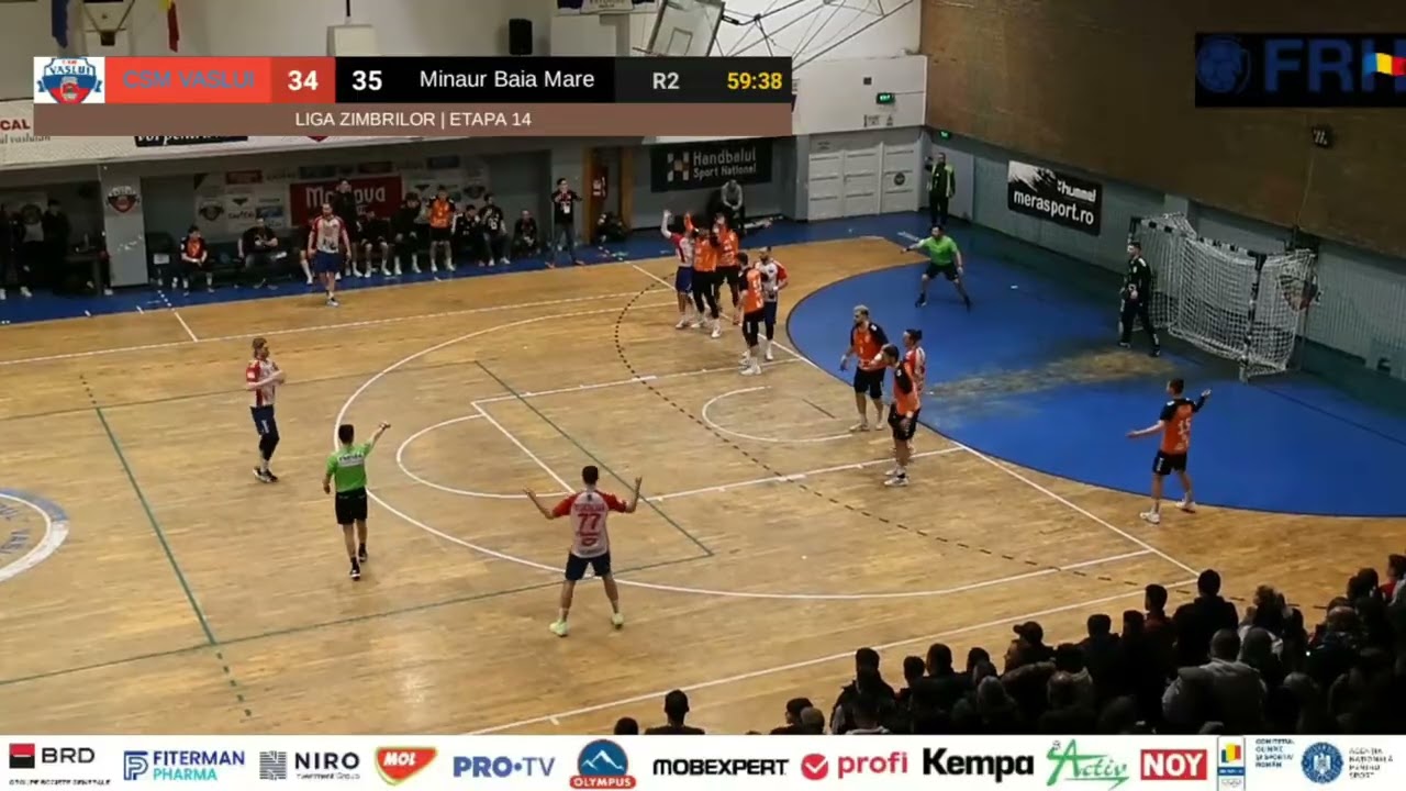 Finalul meciului CSM Vaslui - Minaur Baia Mare 35-35