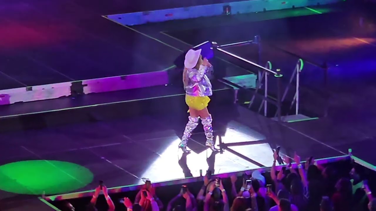 Paulina Rubio & 90sPopTour Allstars - Y Yo Sigo Aqui