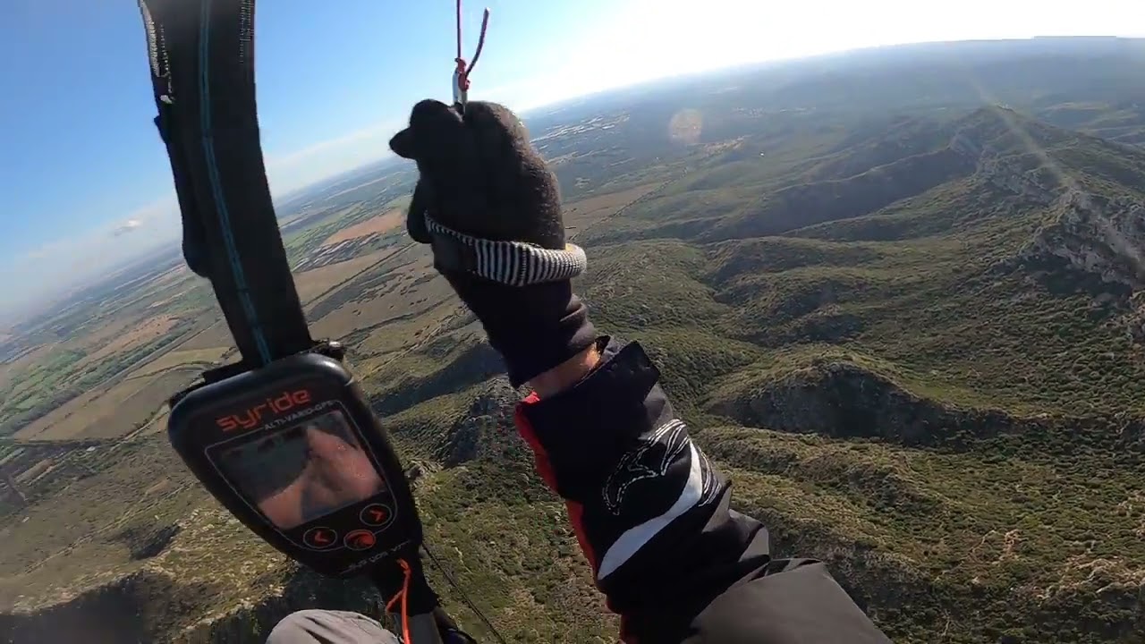 Parapente au dessus des Alpilles