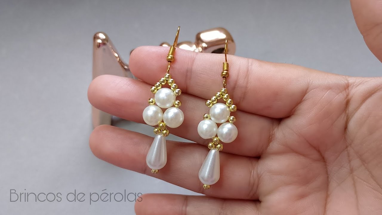 Brincos de pérolas fáceis de fazer.