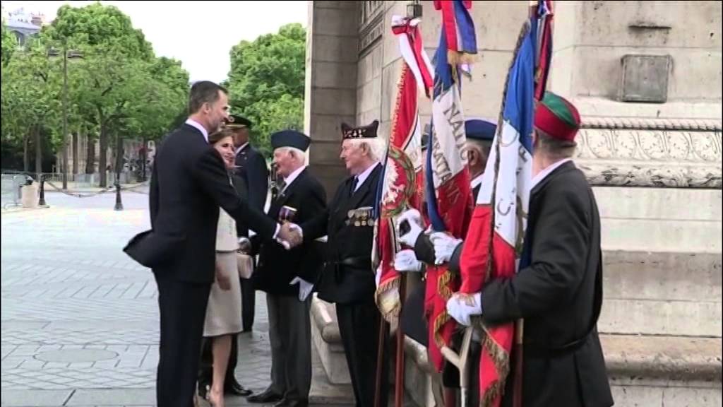 El Presidente de Francia recibió a los Reyes de España en el Arco del Triunfo
