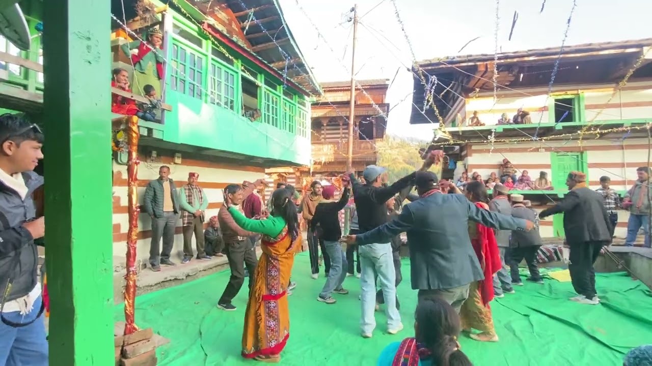 Pahadi dhmaka shala gad me sumbal balo ka kehar#pahadifolkmusic #pahadi #viralvideo 