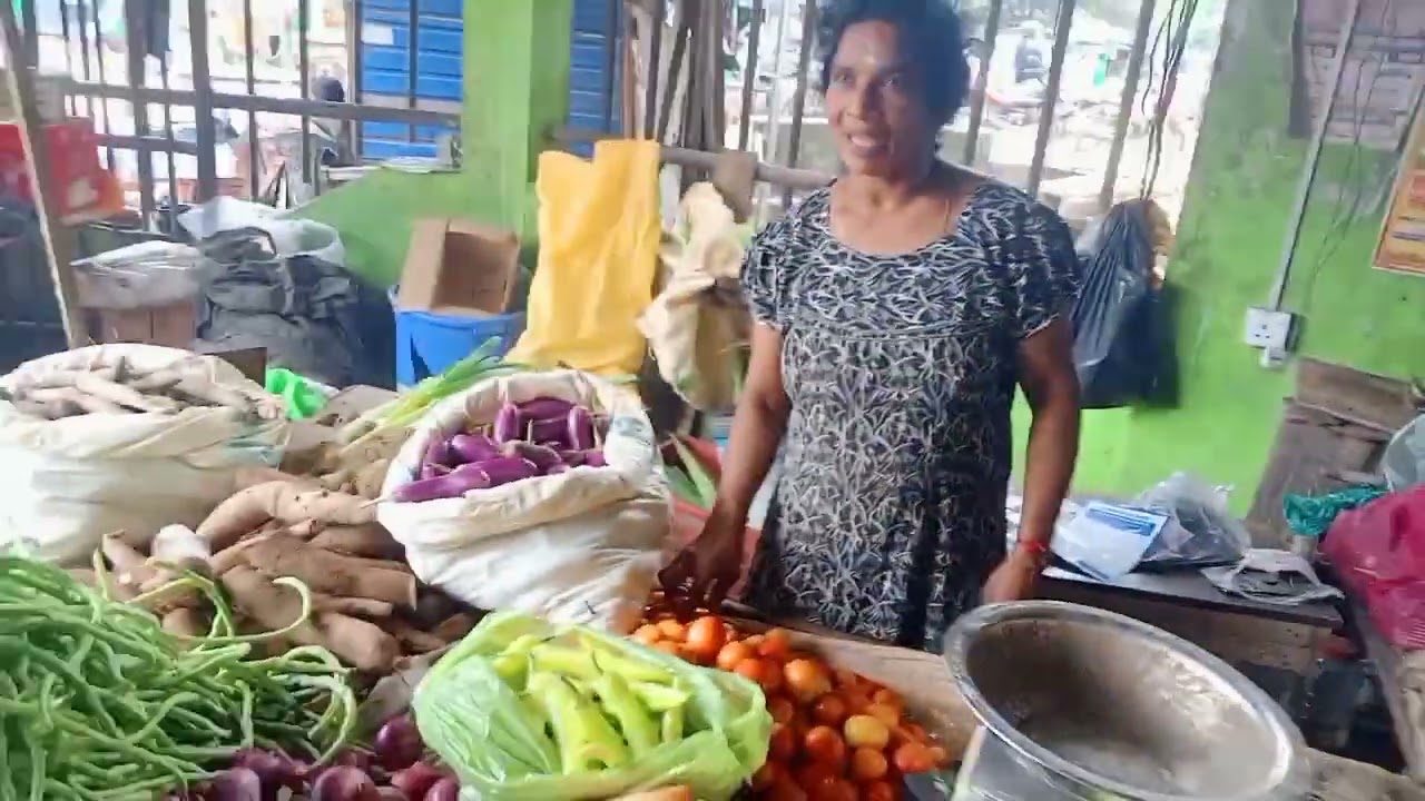 களுவாஞ்சிக்குடி   மரக்கறி  சந்தையில் விலை  குறைவாம்  