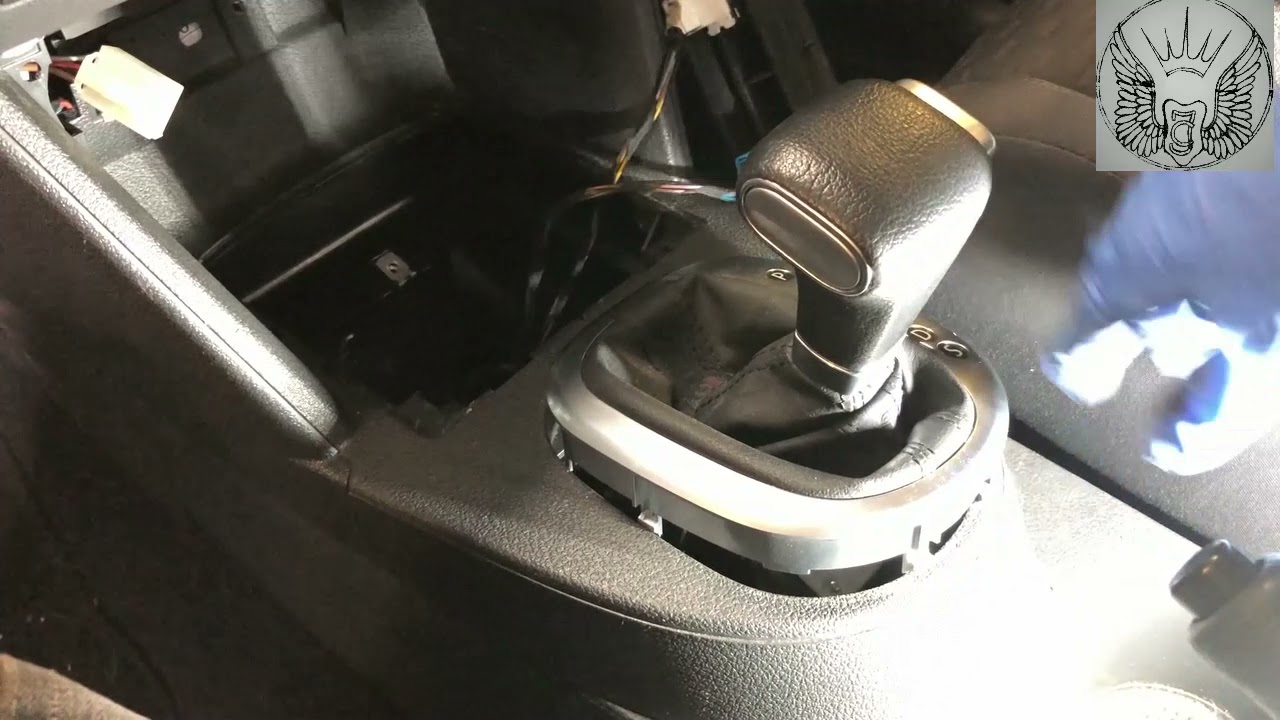 VW Touran 2008 glove box removal