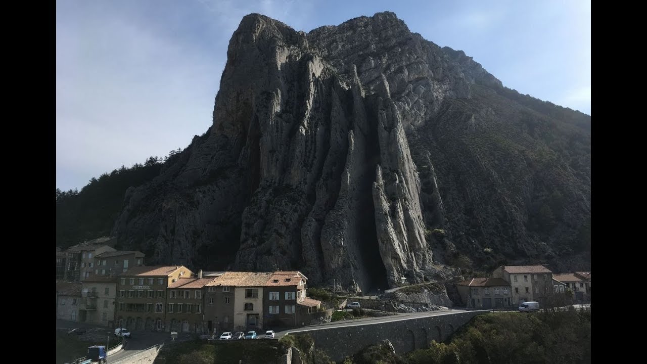 Sisteron : le rocher de la Baume menace, 21 familles relogées