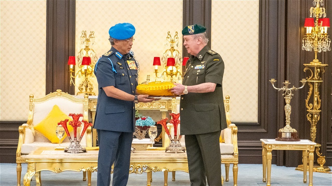 Istiadat mewasalkan Darjah Kerabat Sri Indera Mahkota Pahang Yang Amat Dihormati (DK)