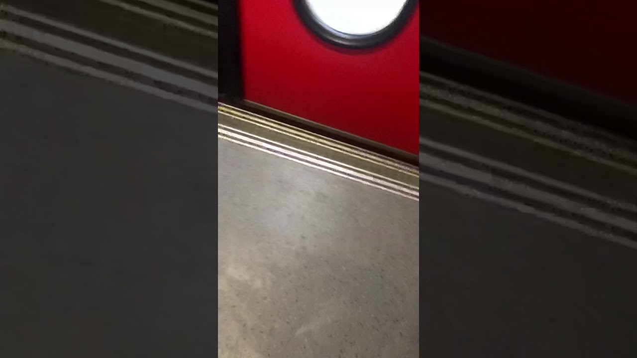 Abfahrt direkt hinter der Lok (RB 48 nach Nidda) aus Frankfurt West