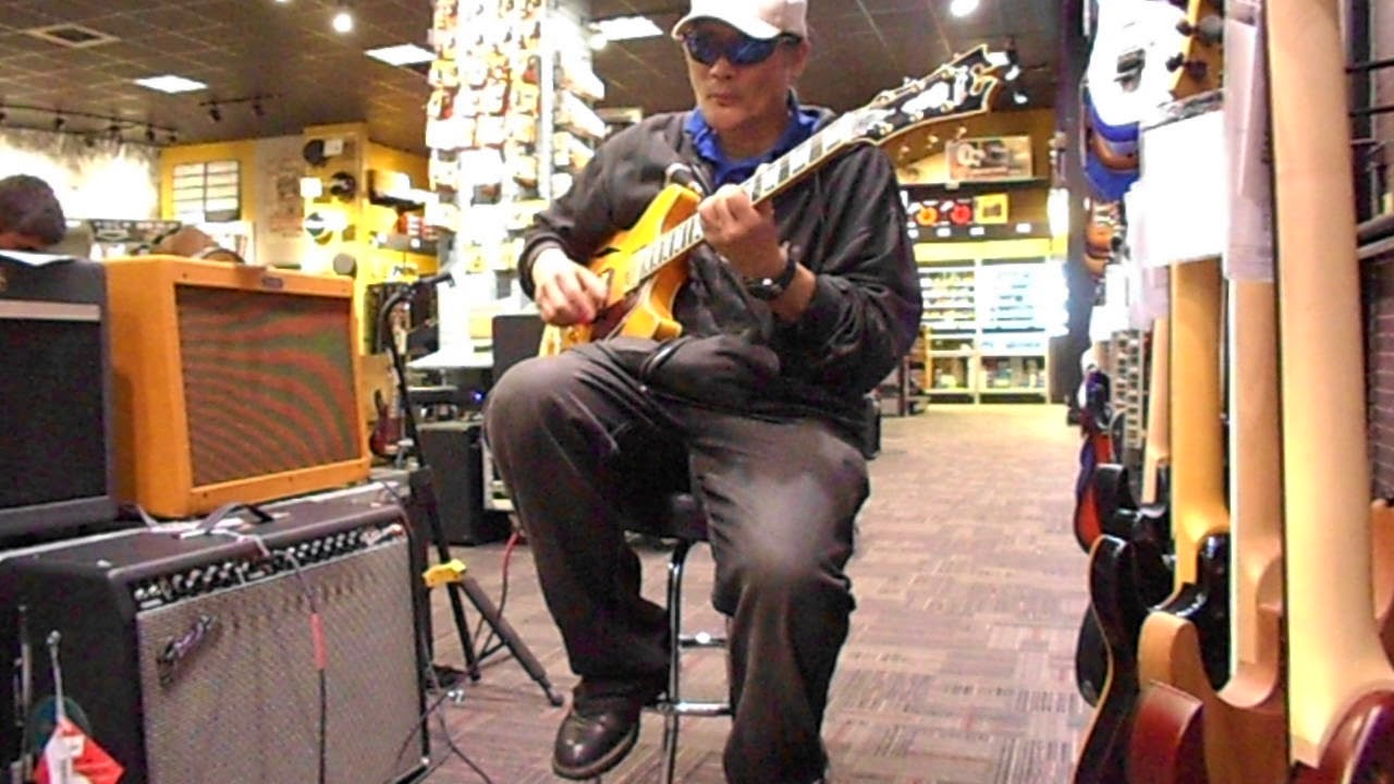 Test & Jazz Playing On The D'Angelico EX DC Excel Jazz Guitar At The G.C.