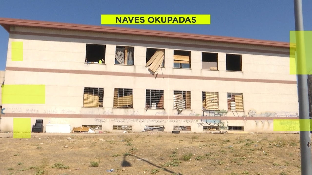 Con piscina y rodeados de basura: Así viven los okupas de las naves de Torrejón de Ardoz