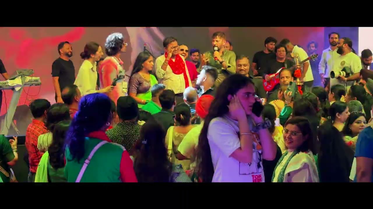 Dil Le Gayi Kudi Gujarat Di | Jasbir Jassi Live at Teej Festival | Non Stop Punjabi Songs