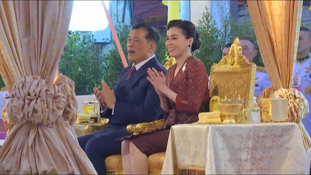 ในหลวง-พระราชินี ทรงเปิดซุ้มประตูเฉลิมพระเกียรติ ๗๒ พรรษา วชิรสถิต - วชิรธำรง วันที่ ๒๕ มกราคม ๒๕๖๘