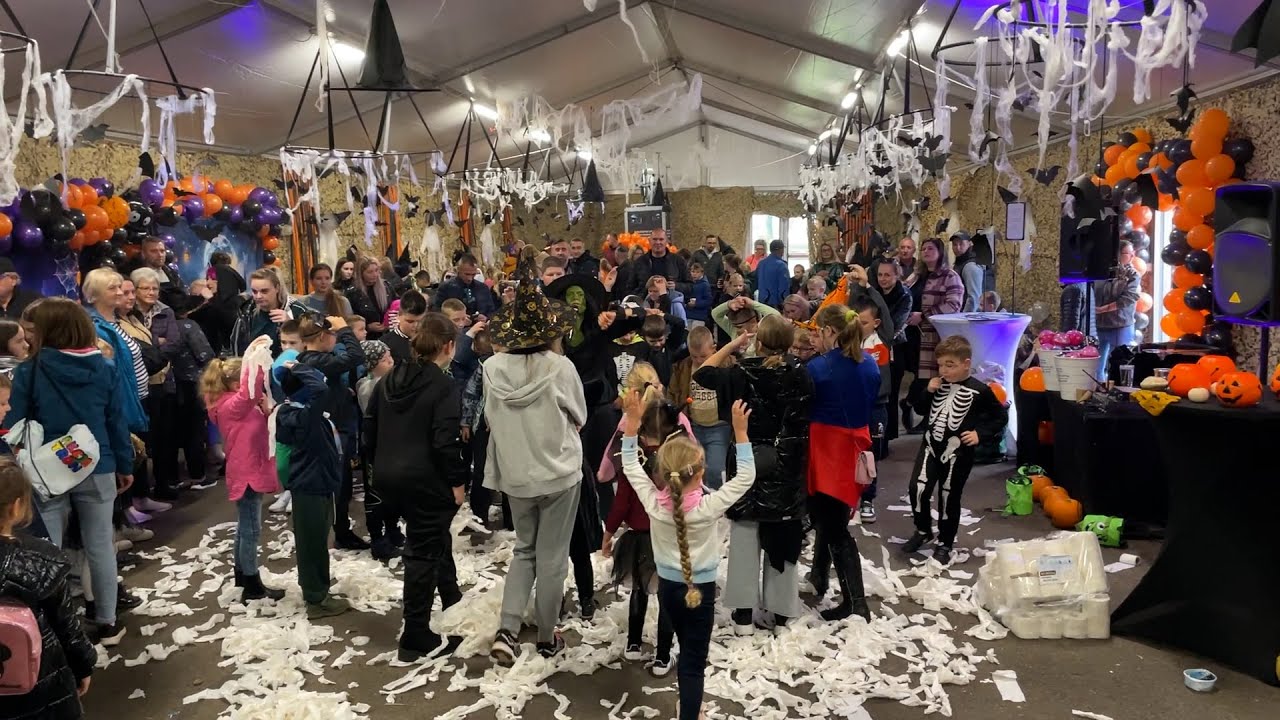 Zabawa halloweenowa w Barwicach - dzień otwarty firmy WC Tron