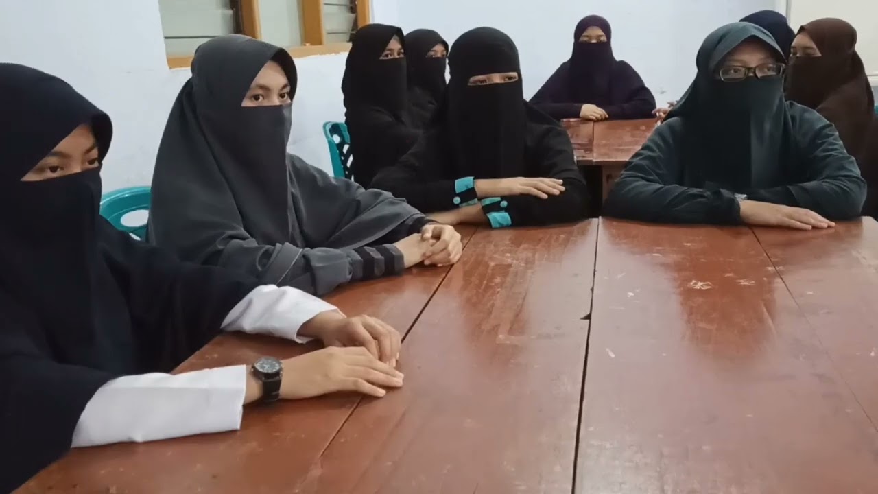 Halaqoh Kelas Santriwati Al-Muslimun Putri
