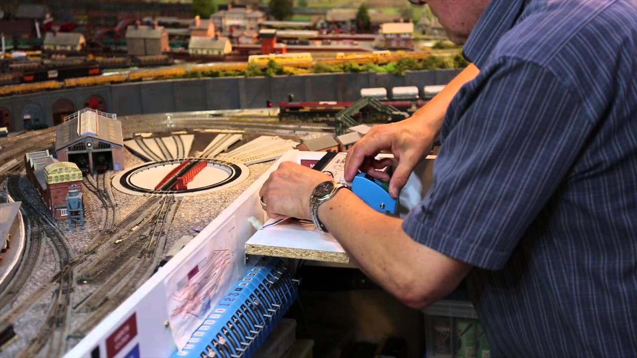 Leefield & Ashpeth 16 - Installing a Kato Turntable