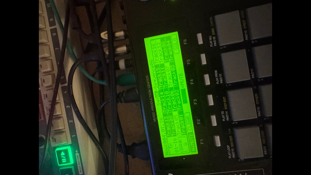 Live House with Akai MPC 1000 / APC 40 / Elektron Digitone / Keystation 61 mk3 / Ableton