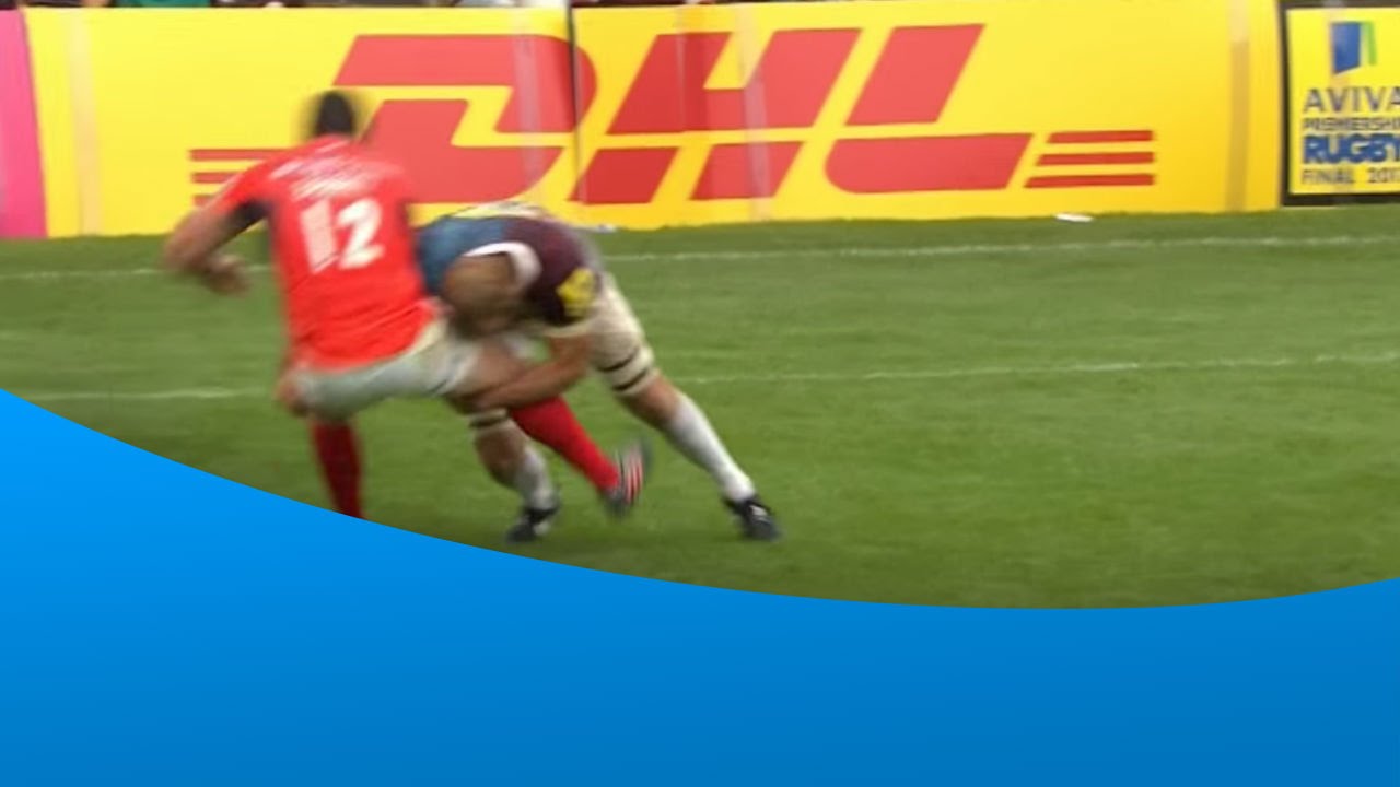 Chris Robshaw stops Saracens' attack with a big hit