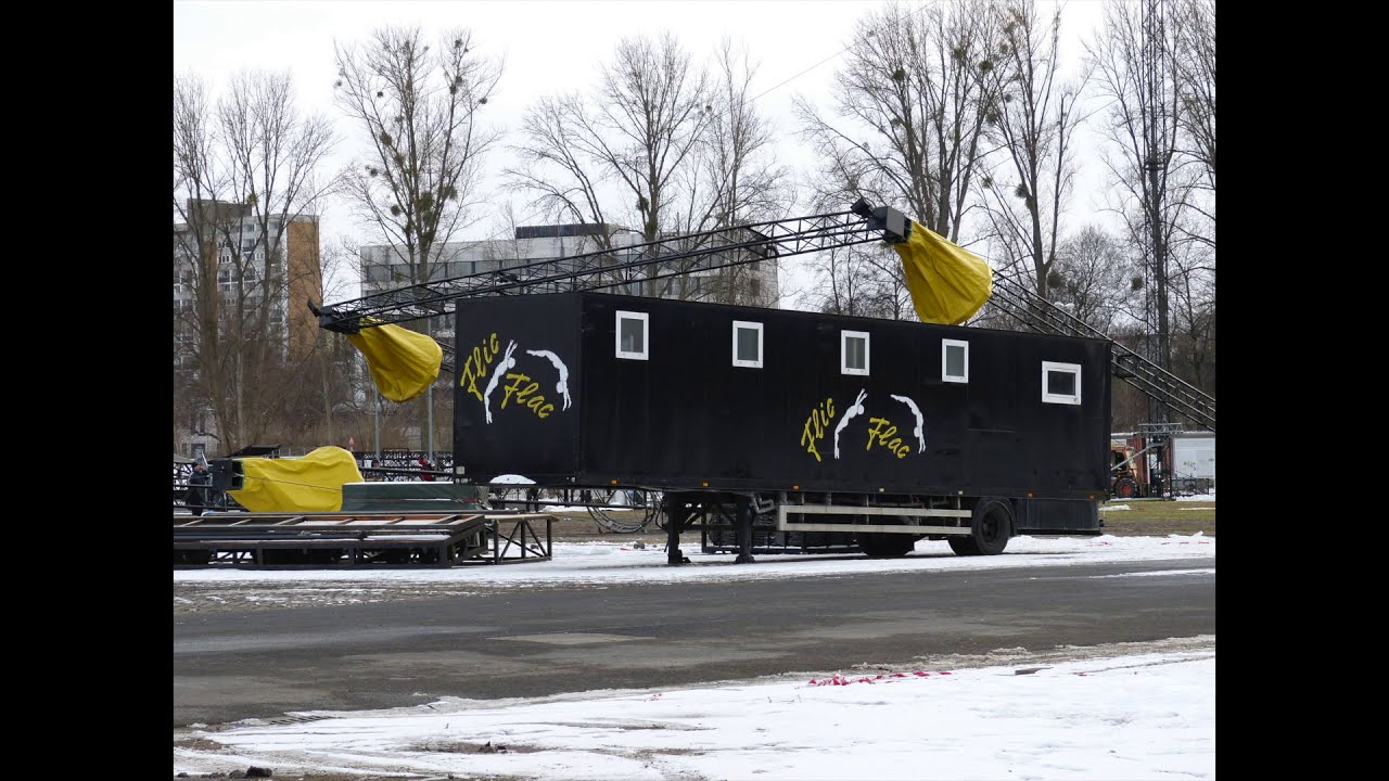 FLIC FLAC Aufbau des neuen 8 Masten Chapiteaus