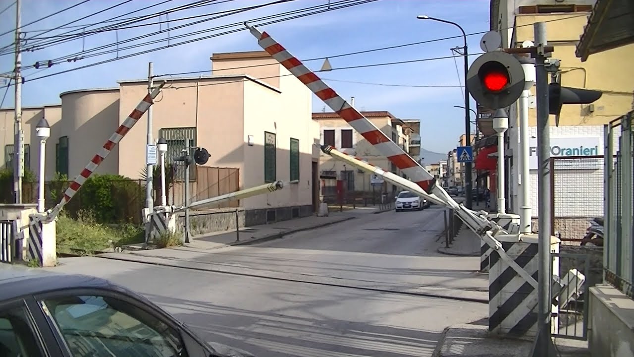 Spoorwegovergang Pompei (I) // Railroad crossing // Passaggio a livello