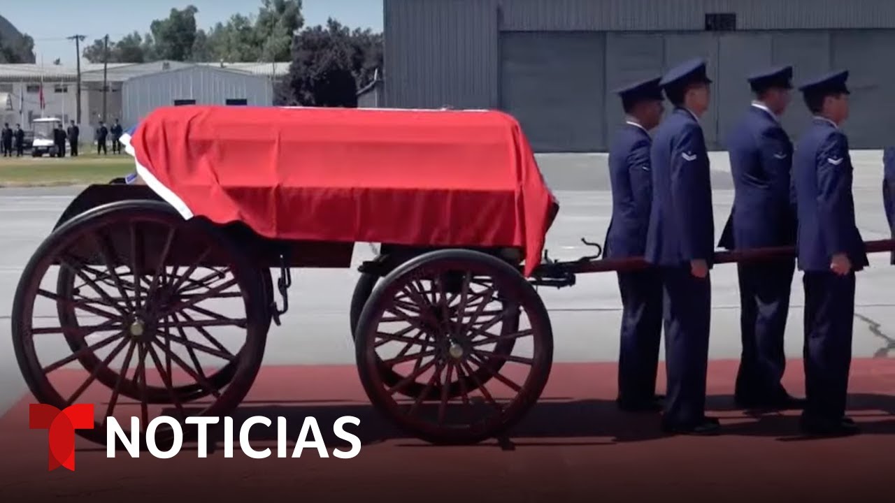El féretro del expresidente chileno Sebastián Piñera llega a la capital para el funeral de Estado