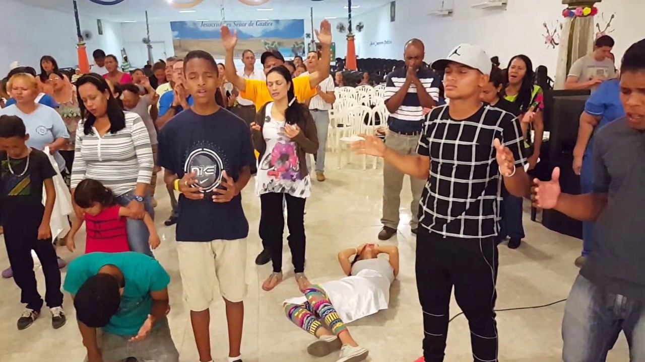 Apóstol juan Montilla ministrando en la Iglesia Oasis Internacional de Guatire