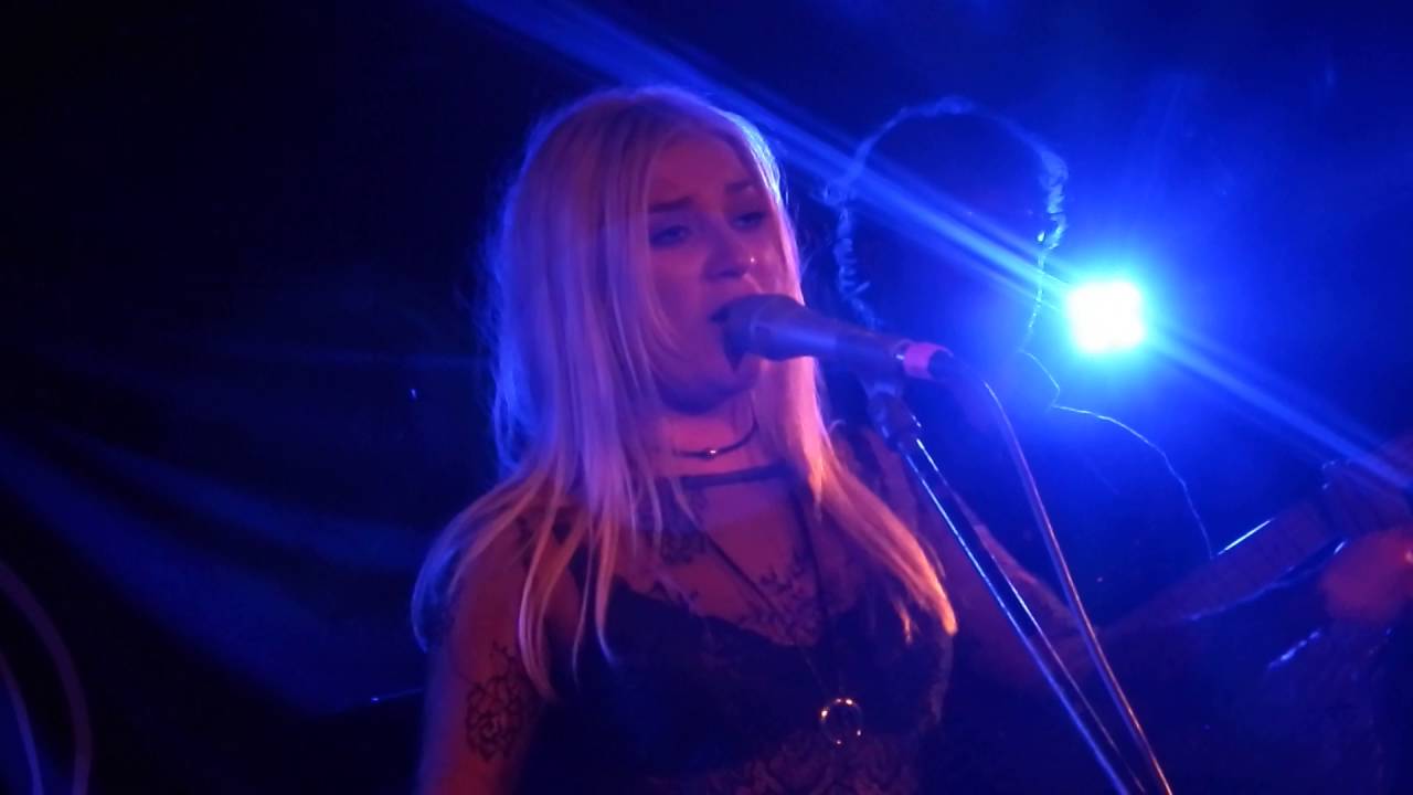 Carly Connor live @ King Tuts : Shadows