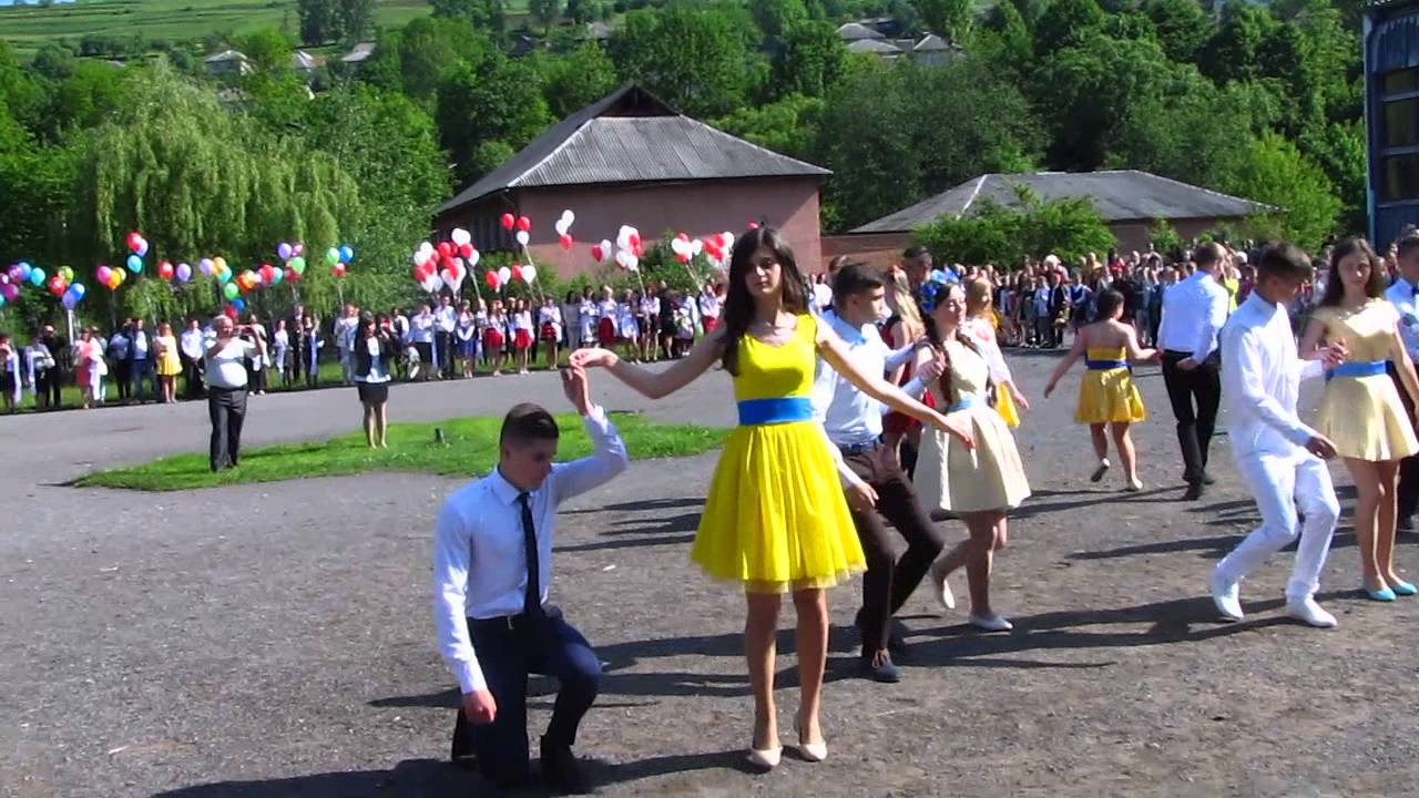 Прощальний вальс випускників Воловецької ЗОШ
