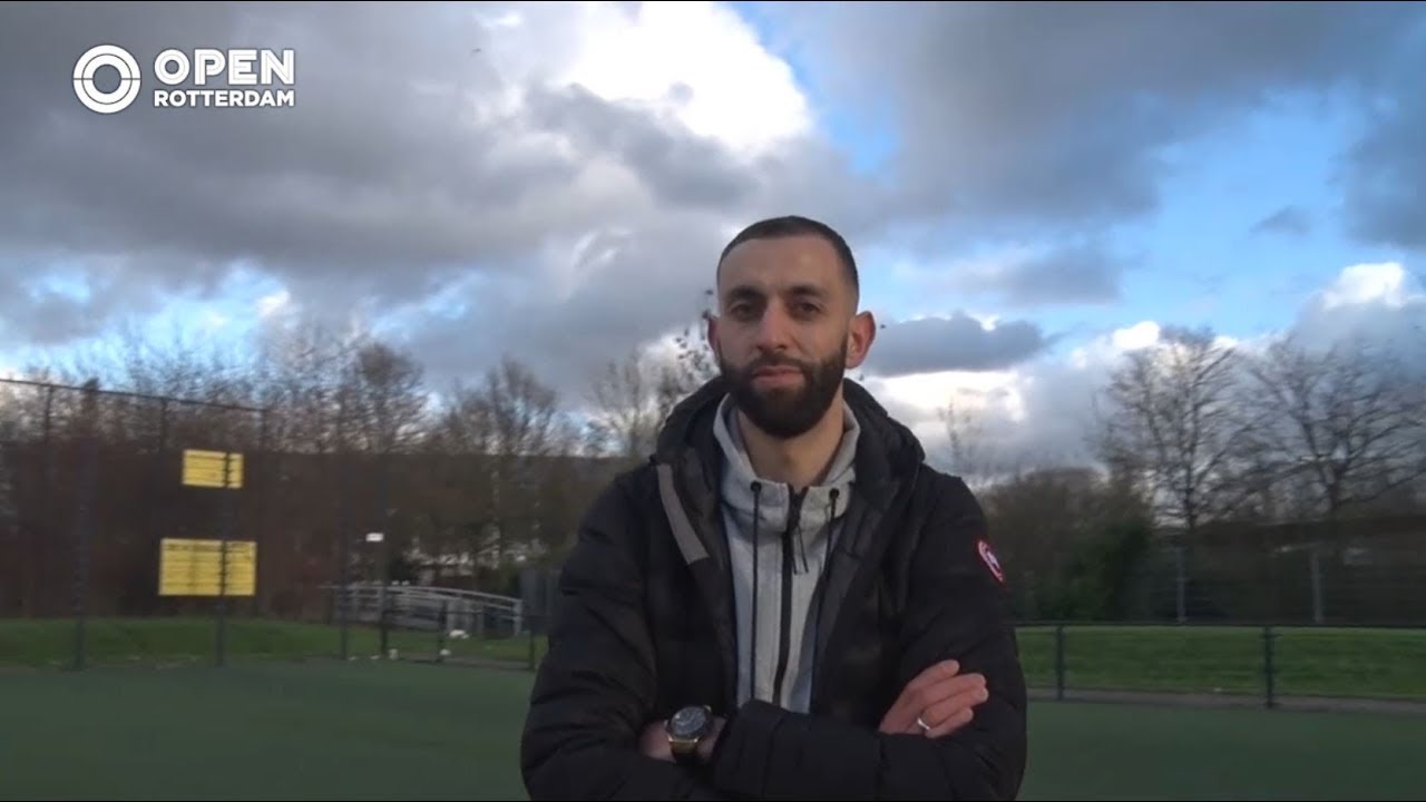 010nu - Zaalvoetbal international Jamal El Ghannouti rolmodel voor de kinderen in Hillesluis