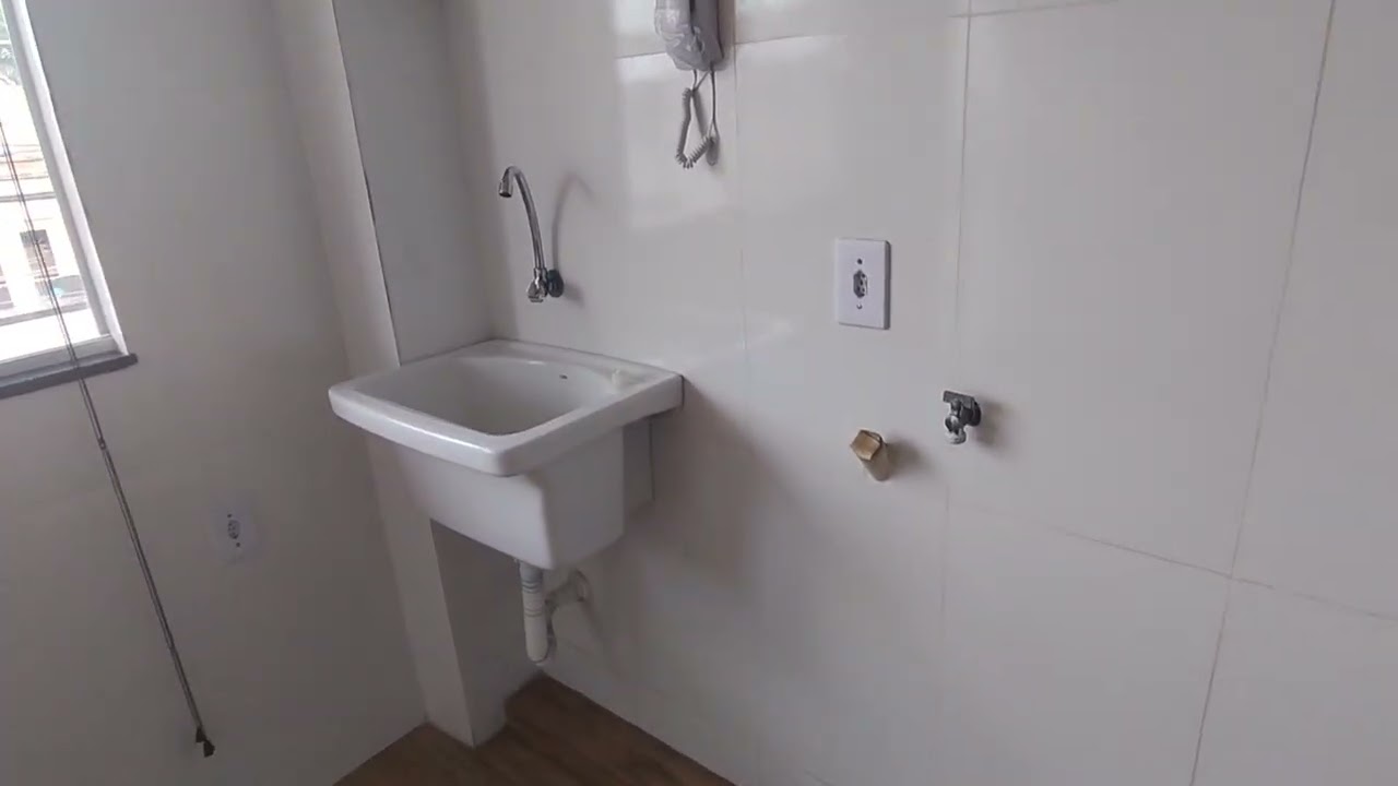 Quarto,  sala com varanda - Rua Silvana (201) Piedade