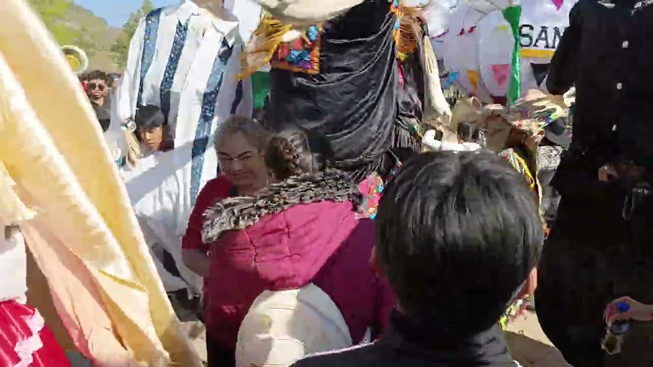 Encuentro de calenda en San Antonio Abad grupo tierra linda y sangre Mixteca 