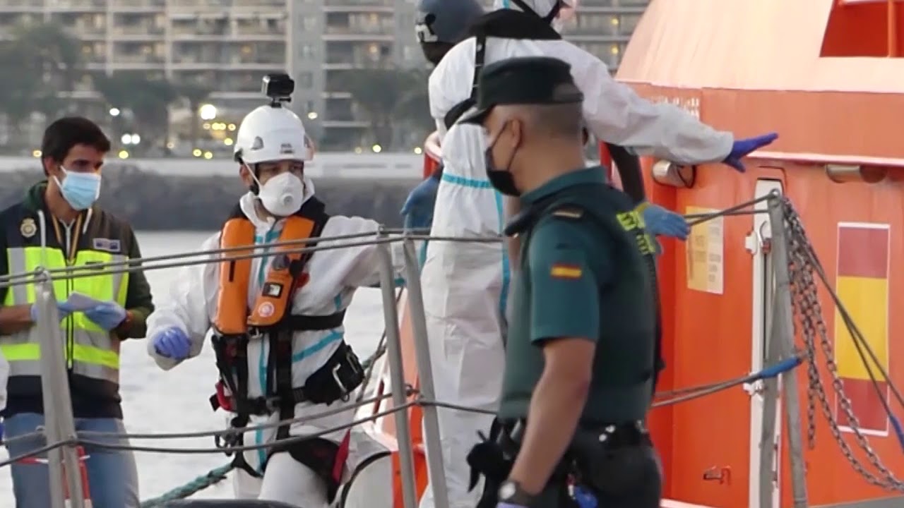LLegada de patera con inmigrantes a Gran Canaria y Lanzarote.