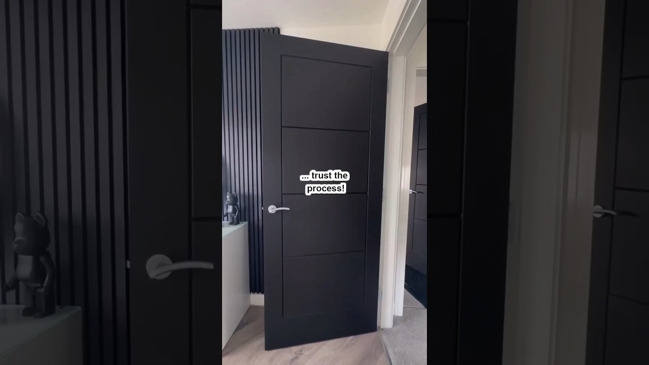 This is your sign to paint your interior doors black! 🖤 #frenchic