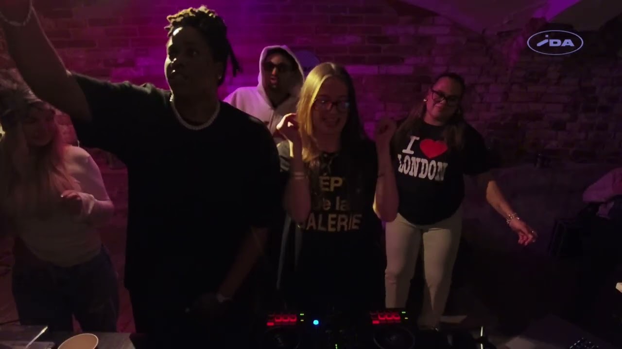 Livingroom Session with DJ Evin Nadine | French Rap, Middle East Sound, Afrobeats