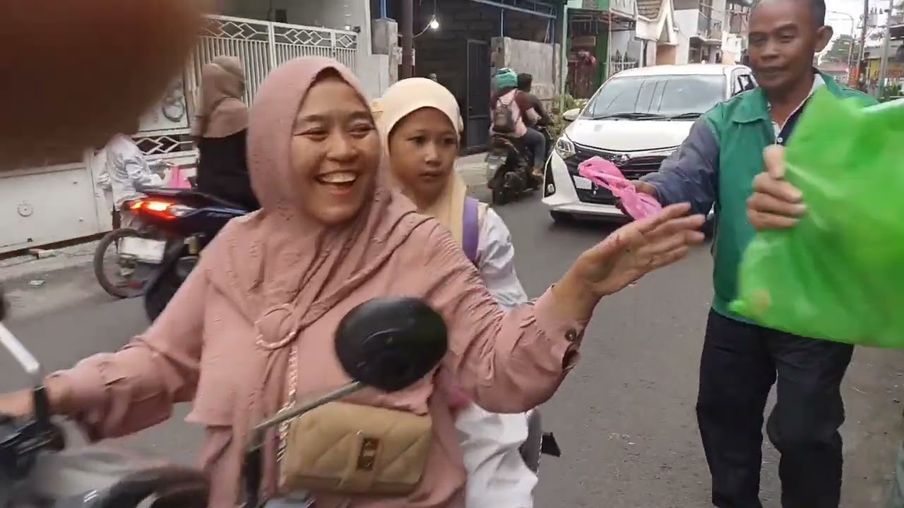 Aktivitas Pembagian Takjil Hari Ke 8 Ramadhan 1447 H Oleh Tim PSL Surabaya 
