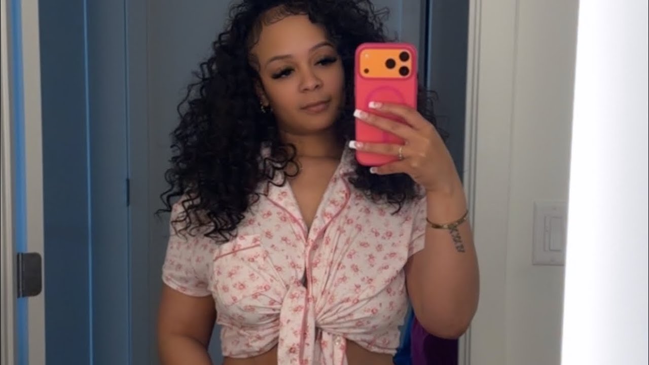 Bianca Blinx is live!