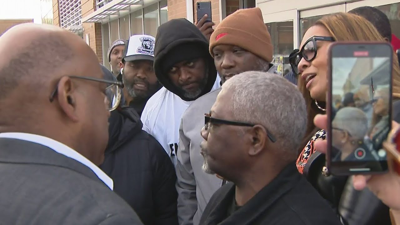 Crowds protest Save A Lot store in Englewood