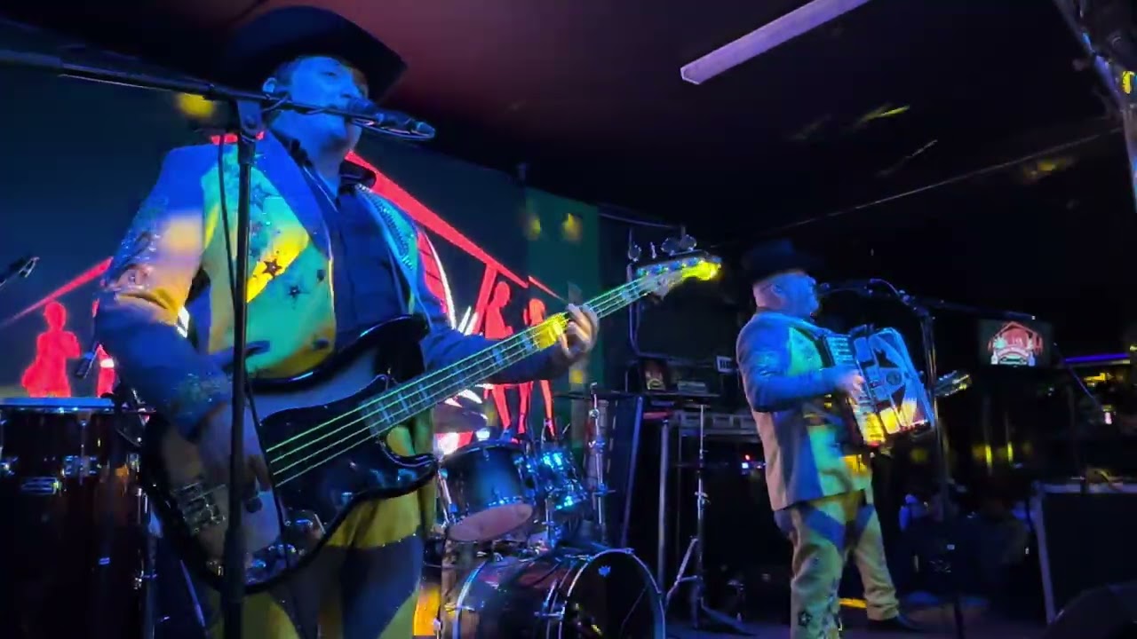 LOS MORROS DEL NORTE - DOS BOTELLAS DE MEZCAL (EN VIVO) 