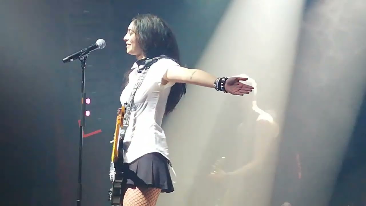 LØLØ - Hot Girls In Hell - Live Bataclan in Paris - 26/11/2023