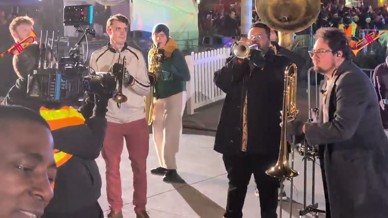 SHOUT! The Band Live at Celebration Square | Christmas Tree Lighting 2025 #2025 #winter #christmas