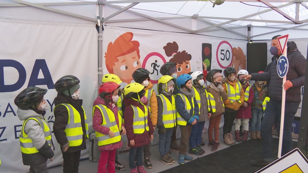 A kisiskol&aacute;sok biztons&aacute;gos k&ouml;zleked&eacute;s&eacute;&eacute;rt