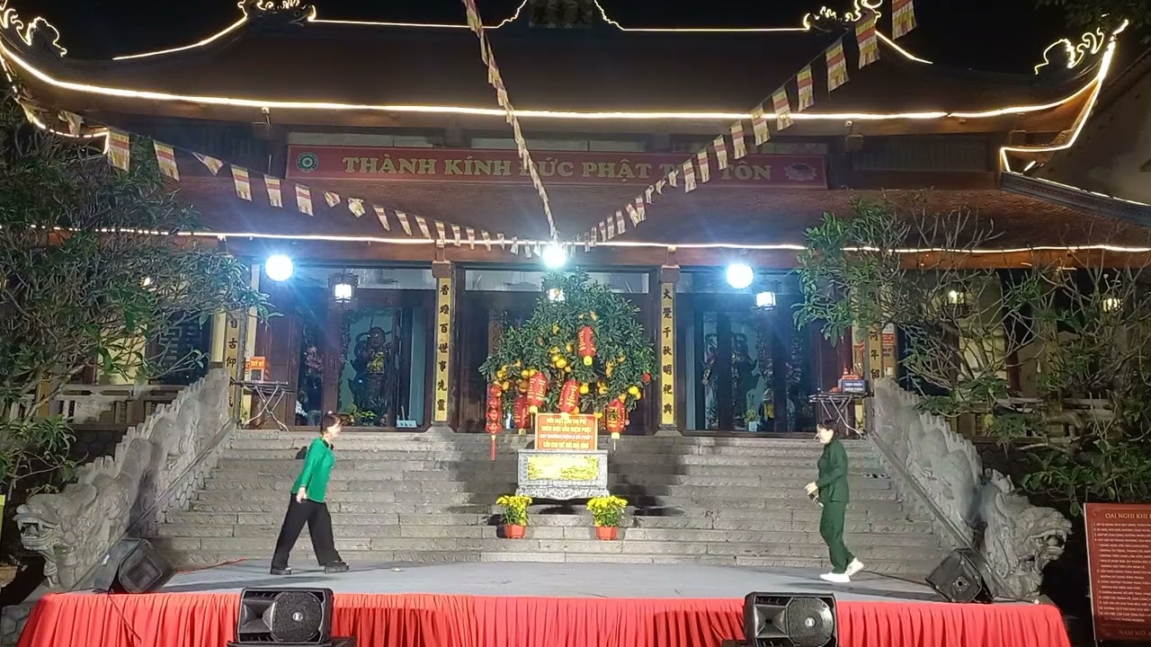 Chị Trâm, chị Thành vui ca xuân bài 