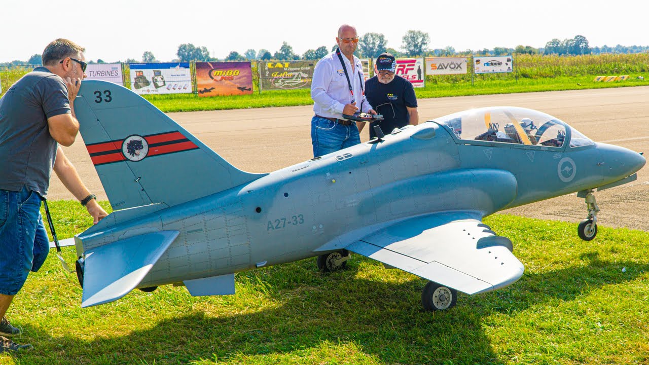 XXXL BAE HAWK TOMAHAWK 1:2.5 SCALE RC TURBINE JET FLIGHT DEMONSTRATION!