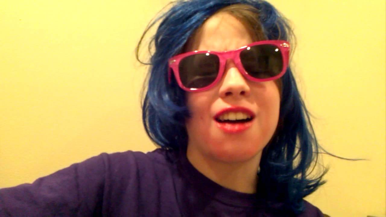 Cloes  sister ?