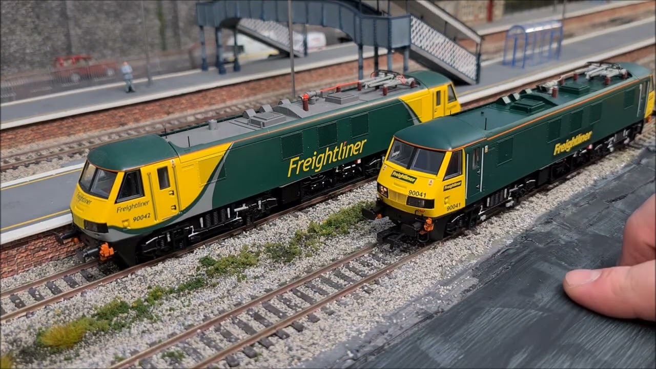 New Bachmann Class 90 Freightliner Green DCC Sound Fitted Unboxing