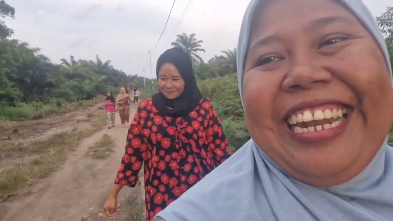 Hari ini kita pergi mendatangi undangan untuk berbuka puasa bersama 
