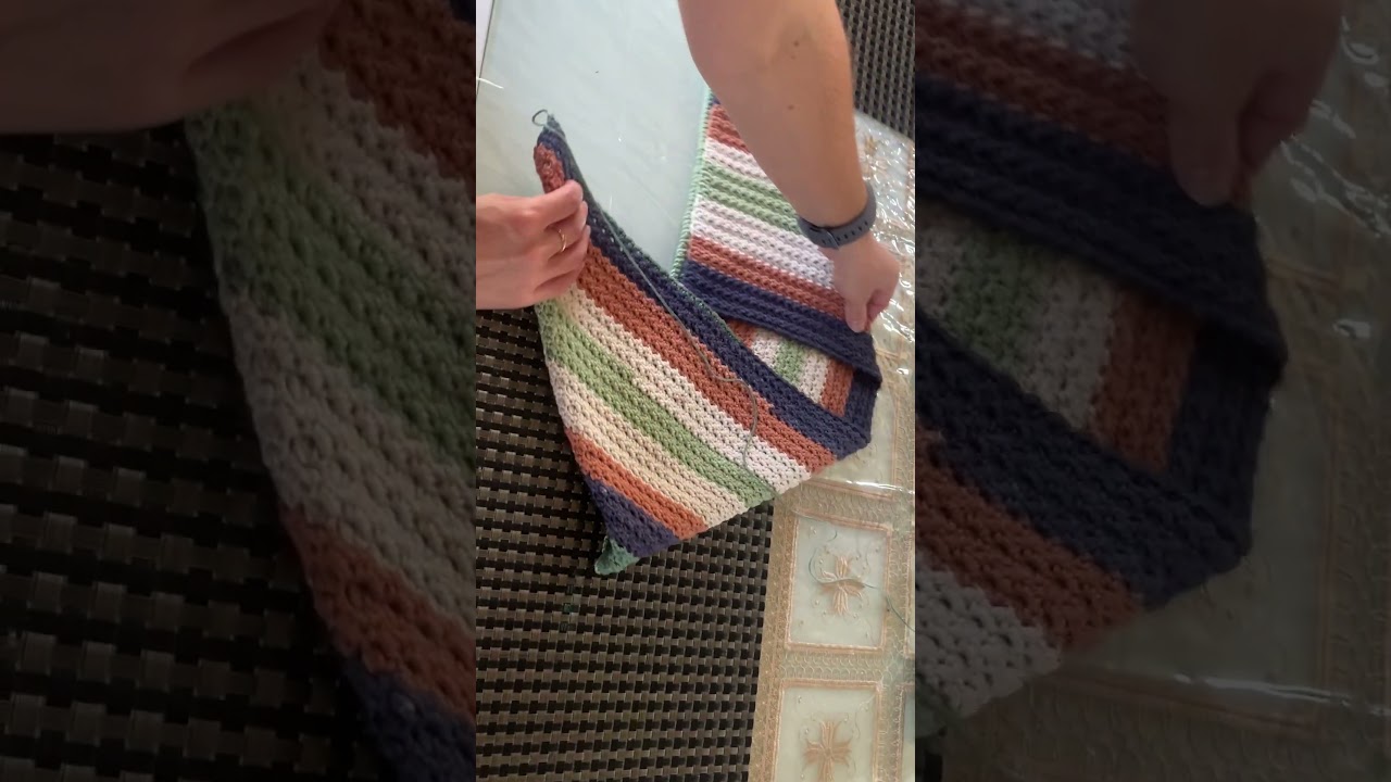 Rectangle Crochet Bag #crochetpatterns #crochet #crochetprojects #crocheting