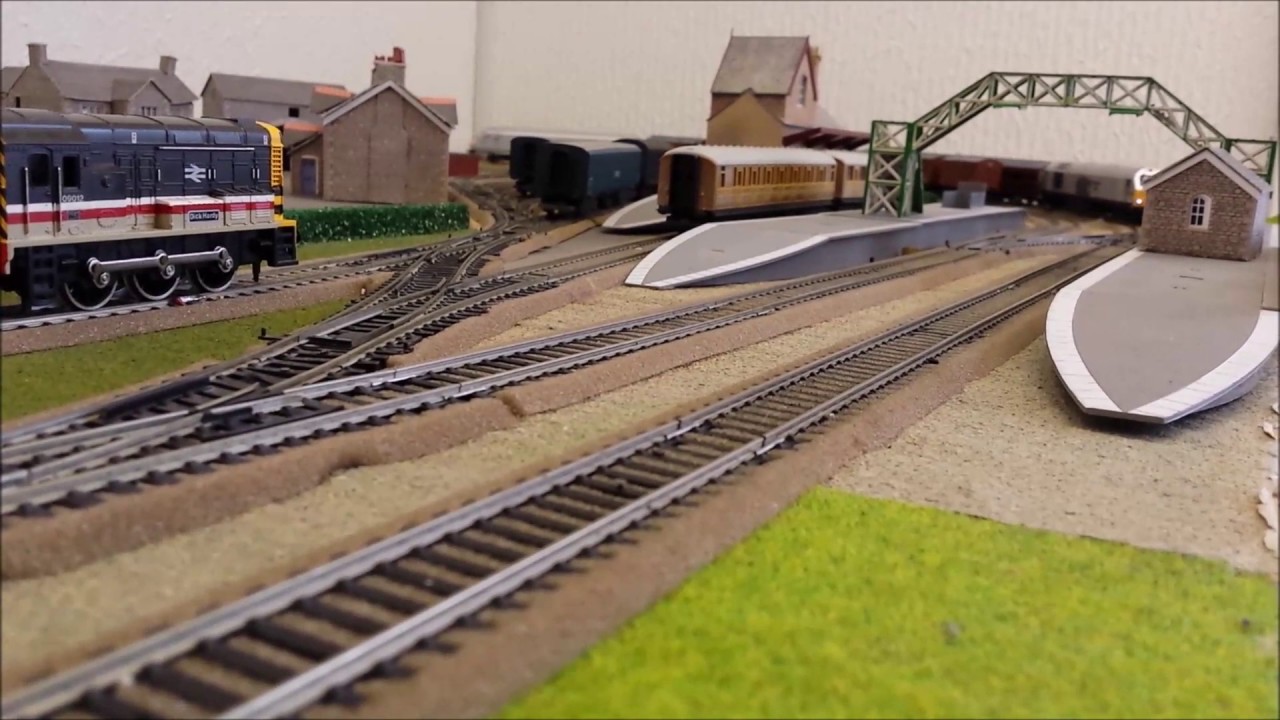 Hornby R2890 'EWS Manager's Train' Pack Class 67 loco   Royal Diamond H331212