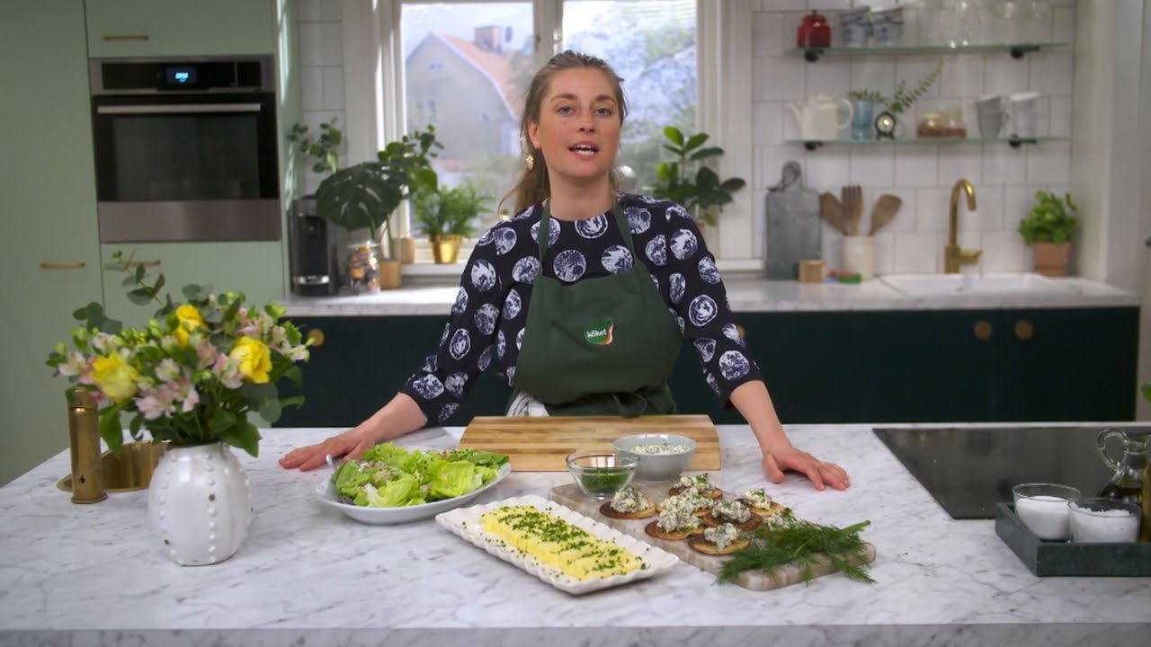 Kökets middag: Blinier med sillsallad, ägg royale och krispig sallad - Köket