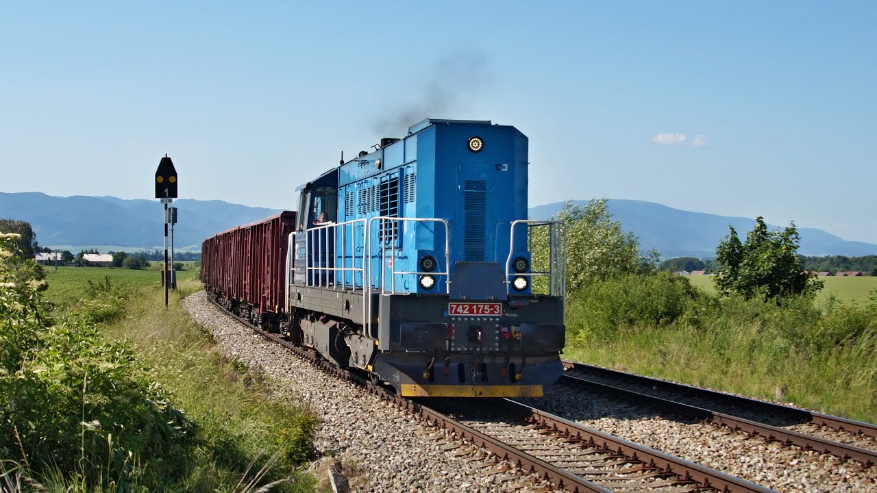 Vlaky Slovensko - Koc&uacute;r ČD Cargo 742.175-3 s vlakom v Turci